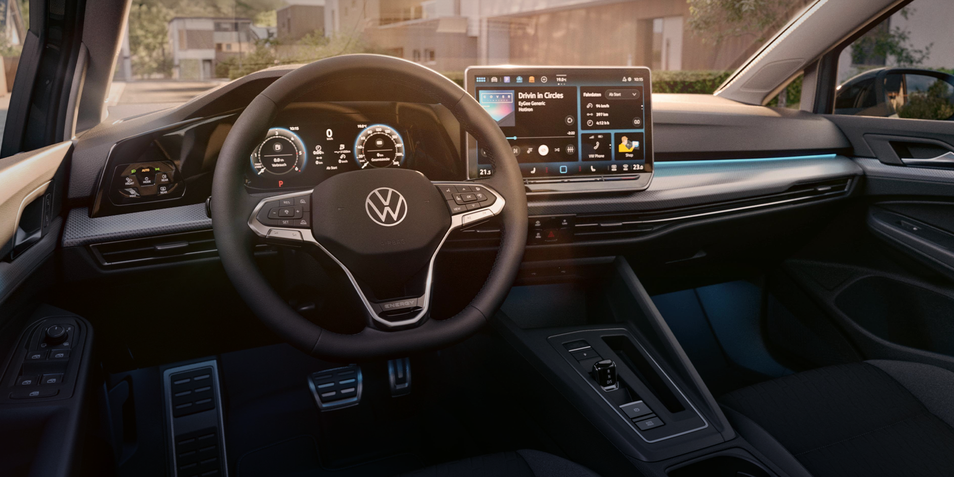 Interiorul noului Volkswagen full hibrid cu planșa de bord digitală