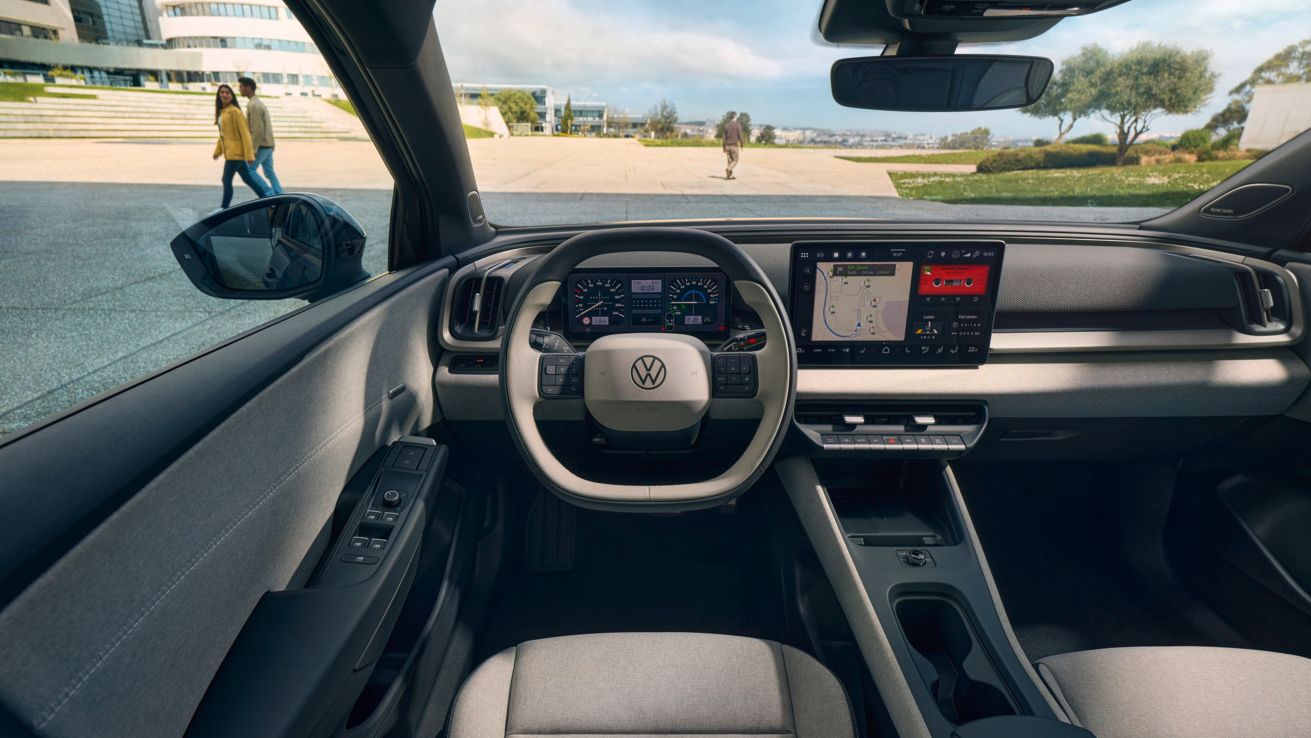 Cockpit eines VW ID. Cross mit Multifunktionslenkrad und Infotainmentsystem.